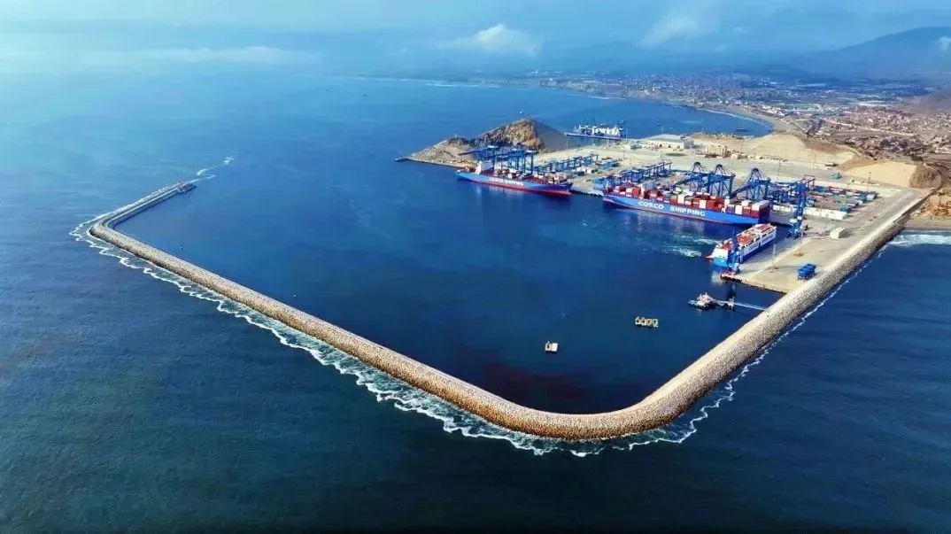 《中国企业报》专版报路美彩国际建材共建“一带一路”，美彩国际防水绿色产品助力秘鲁沉要港口建设